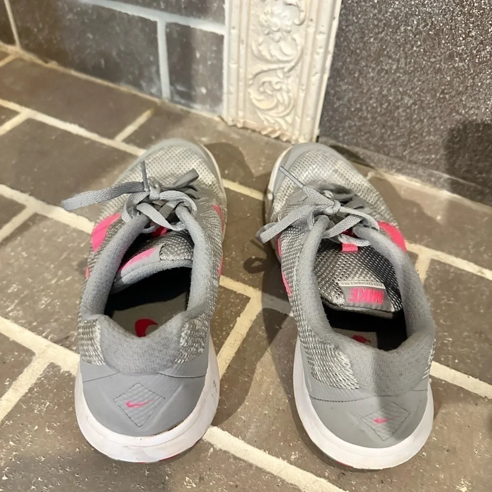 Nike Flex Experience Rn 4 Womens Size 8, pink grey